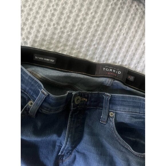 Torrid Jeans Sky High Skinny Crop Size 18 - Picture 3 of 3